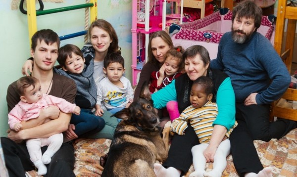 «Компьютер у нас один, а детей — 14». Как организовать дистанционное обучение в большой семье «Компьютер у нас один, а детей — 14». Как организовать дистанционное обучение в большой семье