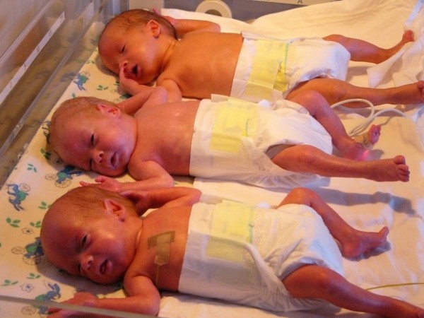 «Общий вес при рождении составил 3 300 граммов: 1 300, 1 200 и 800 соответственно»: как мать в одиночку растит троих сыновей с диагнозом ДЦП