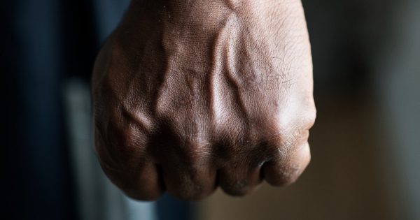 Доделывала уроки в соплях, сидя на правой полужопице Доделывала уроки в соплях, сидя на правой полужопице