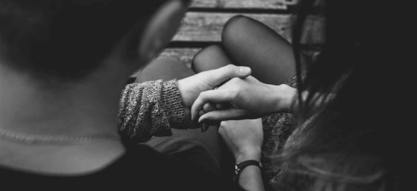 Он младше меня на семь лет Он младше меня на семь лет