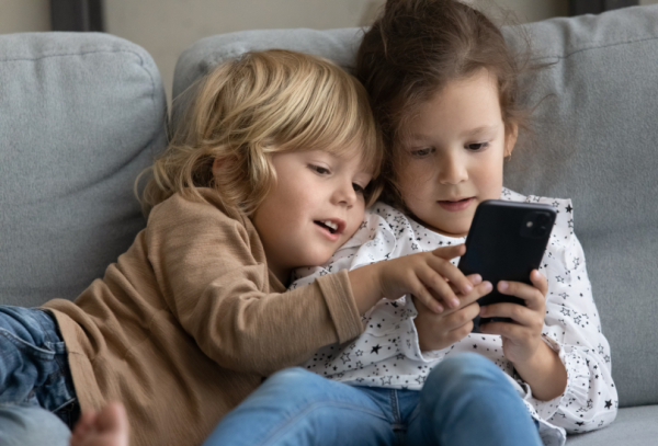 В поисках игры: что делать, если ребенок предпочитает гаджет общению с вами В поисках игры: что делать, если ребенок предпочитает гаджет общению с вами