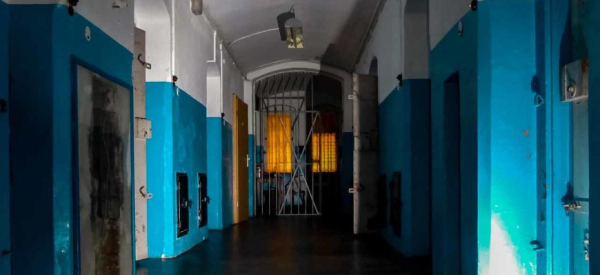 Не могу простить ему издевательств, хоть судьба наказала его сама Не могу простить ему издевательств, хоть судьба наказала его сама