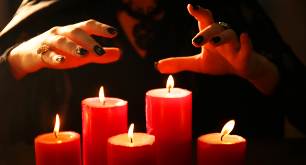 Ученые-психологи объяснили веру в экстрасенсов Ученые-психологи объяснили веру в экстрасенсов