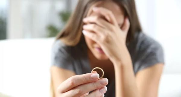 Разведены, но не можем разъехаться. Как выжить в этой ситуации? Разведены, но не можем разъехаться. Как выжить в этой ситуации?