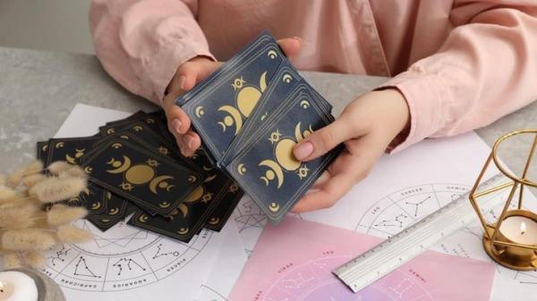 «Карты Таро — психология, а не чудо»: таролог поделилась секретами своей работы «Карты Таро — психология, а не чудо»: таролог поделилась секретами своей работы
