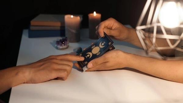 «Карты Таро — психология, а не чудо»: таролог поделилась секретами своей работы «Карты Таро — психология, а не чудо»: таролог поделилась секретами своей работы