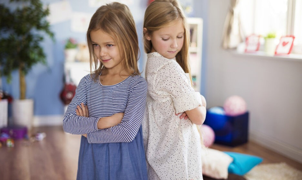 «Ты мне больше не подруга», — услышала дочь на детской площадке. Как утешить ребенка?
«Ты мне больше не подруга», — услышала дочь на детской площадке. Как утешить ребенка?