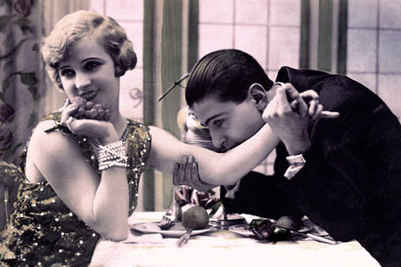 Привлекательные люди не хотят платить о счету Привлекательные люди не хотят платить о счету