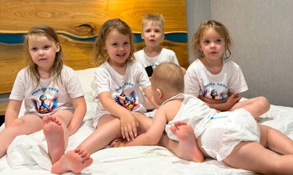 «Больше не отпущу на УЗИ, а то еще пятого найдут!» Как Марина стала мамой четверняшек
«Больше не отпущу на УЗИ, а то еще пятого найдут!» Как Марина стала мамой четверняшек