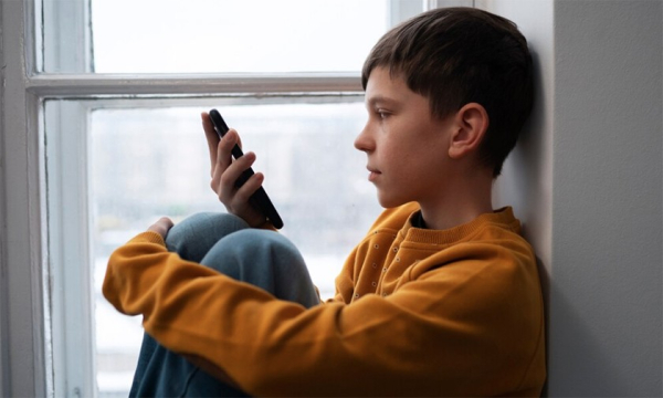 Подростку в соцсетях пишут мошенники. Правила, которые помогут его защитить
Подростку в соцсетях пишут мошенники. Правила, которые помогут его защитить