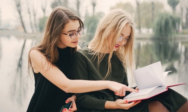 «Общаешься с другими? Ты мне больше не подруга!» — услышала дочь. Признаки токсичной дружбы
«Общаешься с другими? Ты мне больше не подруга!» — услышала дочь. Признаки токсичной дружбы