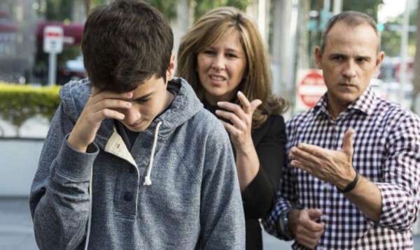 «Сидишь криво», «опять тройка» и другие фразы родителей, которые не помогут стать лучше
«Сидишь криво», «опять тройка» и другие фразы родителей, которые не помогут стать лучше