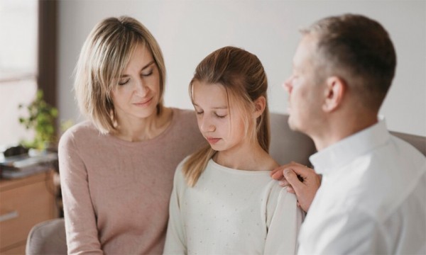 «Сидишь криво», «опять тройка» и другие фразы родителей, которые не помогут стать лучше
«Сидишь криво», «опять тройка» и другие фразы родителей, которые не помогут стать лучше