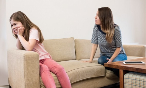 «Сидишь криво», «опять тройка» и другие фразы родителей, которые не помогут стать лучше
«Сидишь криво», «опять тройка» и другие фразы родителей, которые не помогут стать лучше