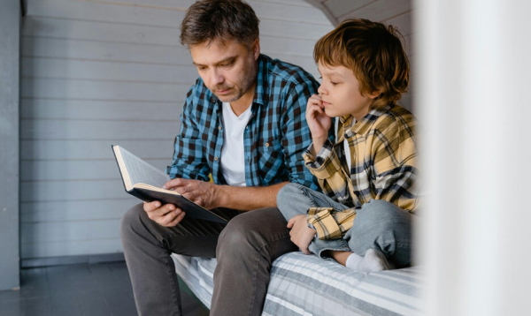 «Ты шпион королевы Англии?» — спрашивали дети. И приходили слушать мои истории
«Ты шпион королевы Англии?» — спрашивали дети. И приходили слушать мои истории