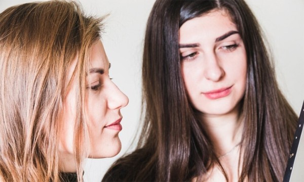 «Общаешься с другими? Ты мне больше не подруга!» — услышала дочь. Признаки токсичной дружбы
«Общаешься с другими? Ты мне больше не подруга!» — услышала дочь. Признаки токсичной дружбы