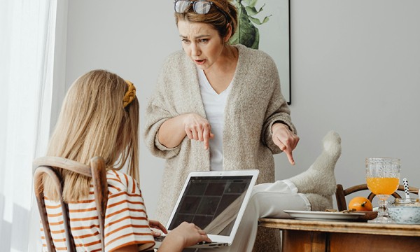 «Дочь кричала: “Ты родила себе бесплатную посудомойку”». Родители, которых сломал переходный возраст
«Дочь кричала: “Ты родила себе бесплатную посудомойку”». Родители, которых сломал переходный возраст