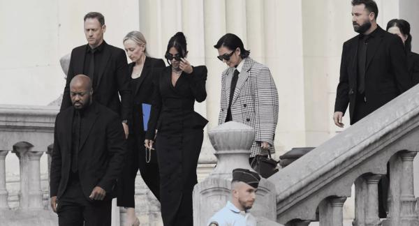 Ким Кардашьян дала показания по делу об ограблении в Париже, в ходе которого ее связали и удерживали под дулом пистолета Ким Кардашьян дала показания по делу об ограблении в Париже, в ходе которого ее связали и удерживали под дулом пистолета