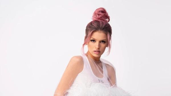 «Я всегда оказываюсь виноватой»: Люся Чеботина и психолог Анетта Орлова о любви и личных границах артистов «Я всегда оказываюсь виноватой»: Люся Чеботина и психолог Анетта Орлова о любви и личных границах артистов