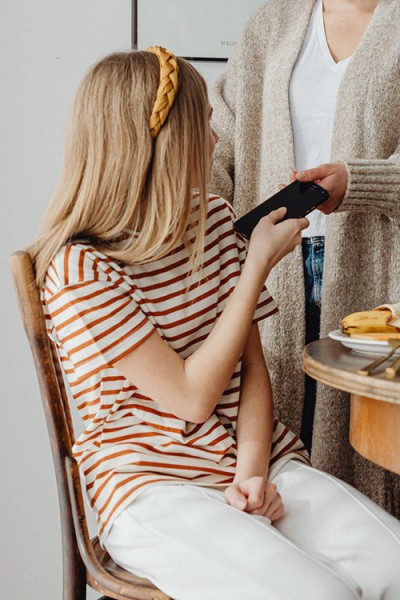 Делают все, что говорят друзья, и не отлипают от телефонов: гайд по мирному решению конфликтов для родителей подростков Делают все, что говорят друзья, и не отлипают от телефонов: гайд по мирному решению конфликтов для родителей подростков