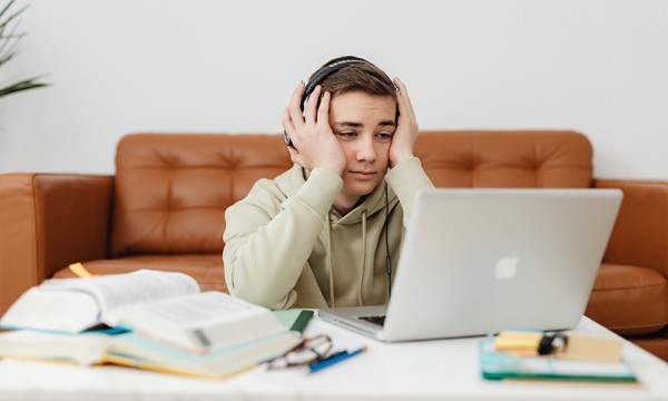 
                        &laquo;Перед ЕГЭ мои дети просто сломались&raquo;. Истории абитуриентов, которые отказались от поступления
                    