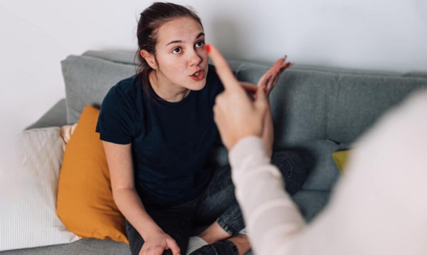 «Дочь кричала: “Ты родила себе бесплатную посудомойку”». Родители, которых сломал переходный возраст
«Дочь кричала: “Ты родила себе бесплатную посудомойку”». Родители, которых сломал переходный возраст