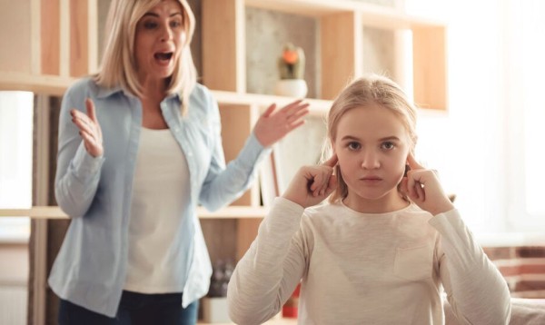 Подросток критикует мои решения и не выполняет просьбы. Я теряю авторитет?
Подросток критикует мои решения и не выполняет просьбы. Я теряю авторитет?