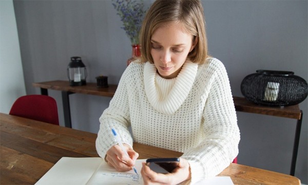 
        «Дочери исполнилось 18 лет, она живет с нами». Что изменить, чтобы она стала самостоятельнее?
    