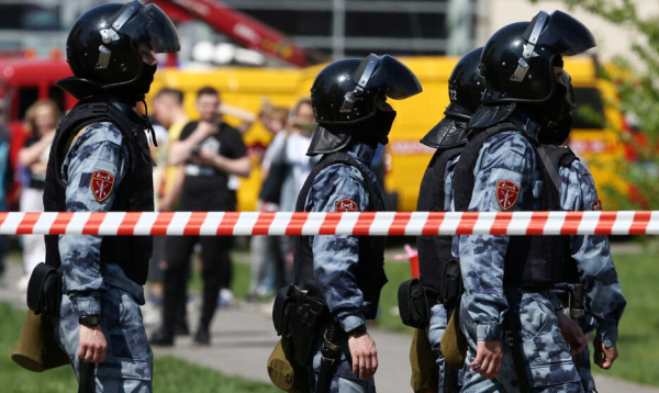 «В понедельник в школу не ходите, там будет плохо»
«В понедельник в школу не ходите, там будет плохо»