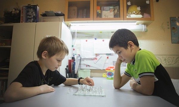 Мальчик в детдоме сказал: «Я имя твое запомнить хочу». Как Марина и Дмитрий стали родителями семерых сыновей
Мальчик в детдоме сказал: «Я имя твое запомнить хочу». Как Марина и Дмитрий стали родителями семерых сыновей