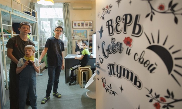 Мальчик в детдоме сказал: «Я имя твое запомнить хочу». Как Марина и Дмитрий стали родителями семерых сыновей
Мальчик в детдоме сказал: «Я имя твое запомнить хочу». Как Марина и Дмитрий стали родителями семерых сыновей