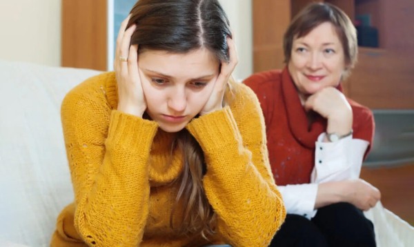 «Мама однажды сказала: “Мы поступили в МГУ”, — и это меня задело». Взрослые дети — о жизни с родителями
«Мама однажды сказала: “Мы поступили в МГУ”, — и это меня задело». Взрослые дети — о жизни с родителями