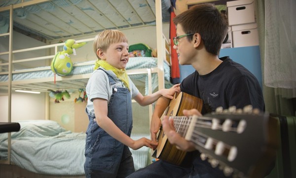 Мальчик в детдоме сказал: «Я имя твое запомнить хочу». Как Марина и Дмитрий стали родителями семерых сыновей
Мальчик в детдоме сказал: «Я имя твое запомнить хочу». Как Марина и Дмитрий стали родителями семерых сыновей