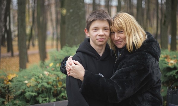 Мальчик в детдоме сказал: «Я имя твое запомнить хочу». Как Марина и Дмитрий стали родителями семерых сыновей
Мальчик в детдоме сказал: «Я имя твое запомнить хочу». Как Марина и Дмитрий стали родителями семерых сыновей