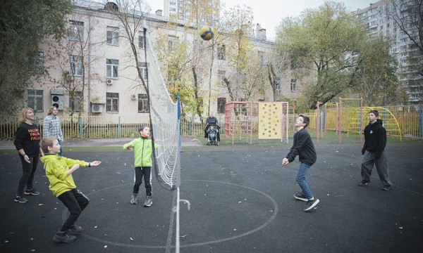 Мальчик в детдоме сказал: «Я имя твое запомнить хочу». Как Марина и Дмитрий стали родителями семерых сыновей
Мальчик в детдоме сказал: «Я имя твое запомнить хочу». Как Марина и Дмитрий стали родителями семерых сыновей