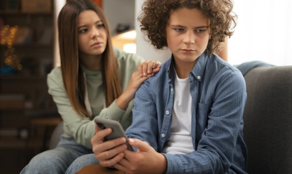 «Мы с папой расстаемся». Как поговорить с подростком о разводе родителей
«Мы с папой расстаемся». Как поговорить с подростком о разводе родителей