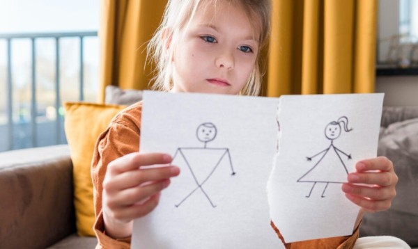 «Мы решили развестись, что сказать детям?» Инструкция от психолога Яны Катаевой
«Мы решили развестись, что сказать детям?» Инструкция от психолога Яны Катаевой